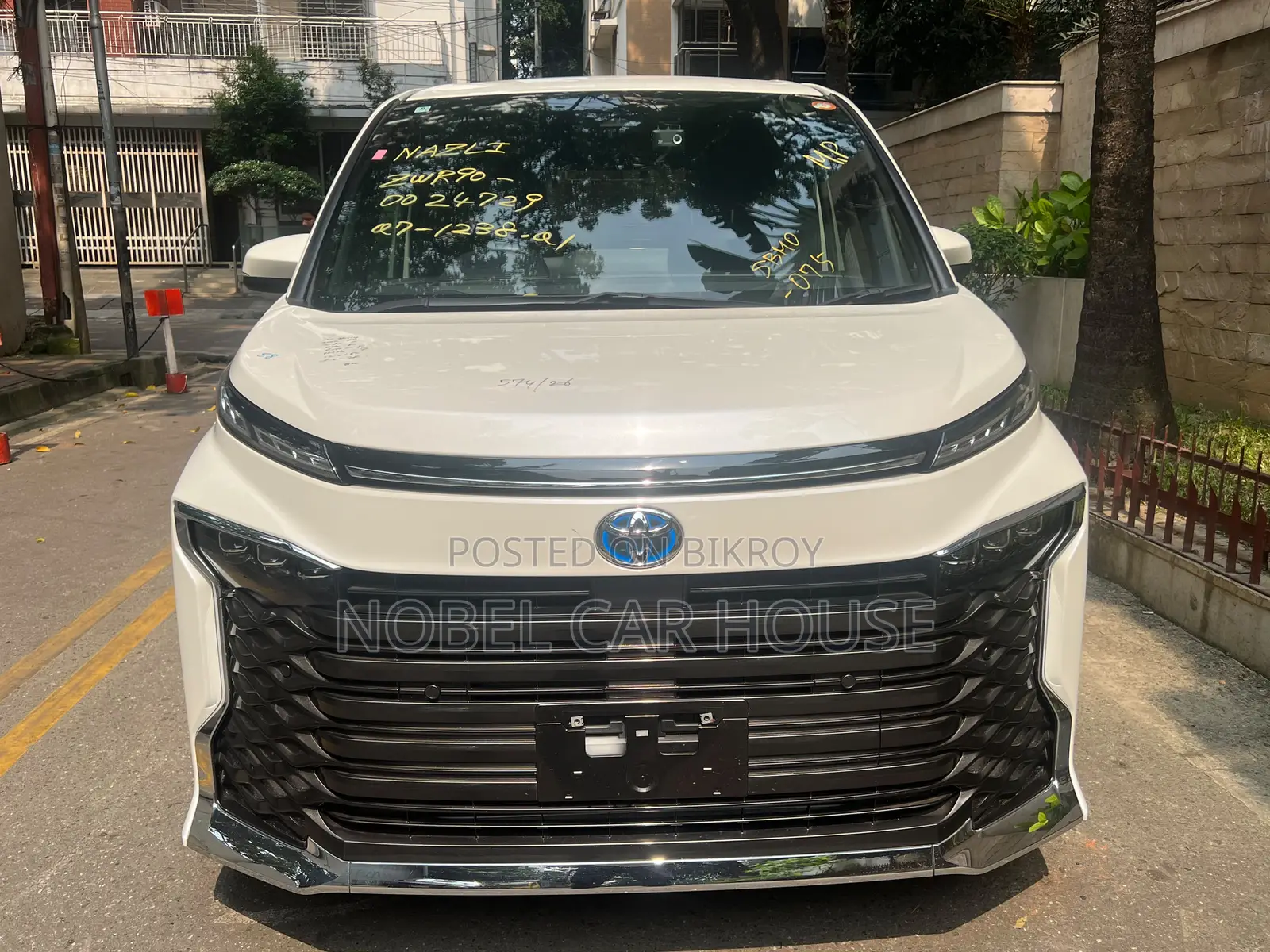 Toyota Voxy 2022 Pearl