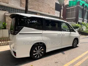 Toyota Voxy 2022 Pearl