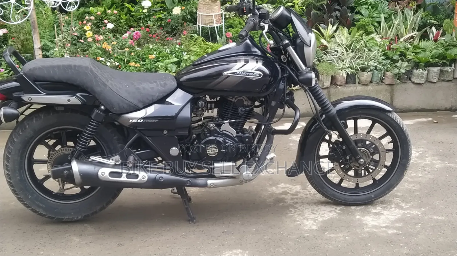 বাজাজ এভেঞ্জার ১৬০ স্ট্রিট ২০২২ কালো