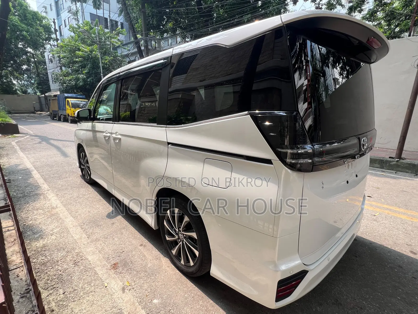 Toyota Voxy 2022 Pearl