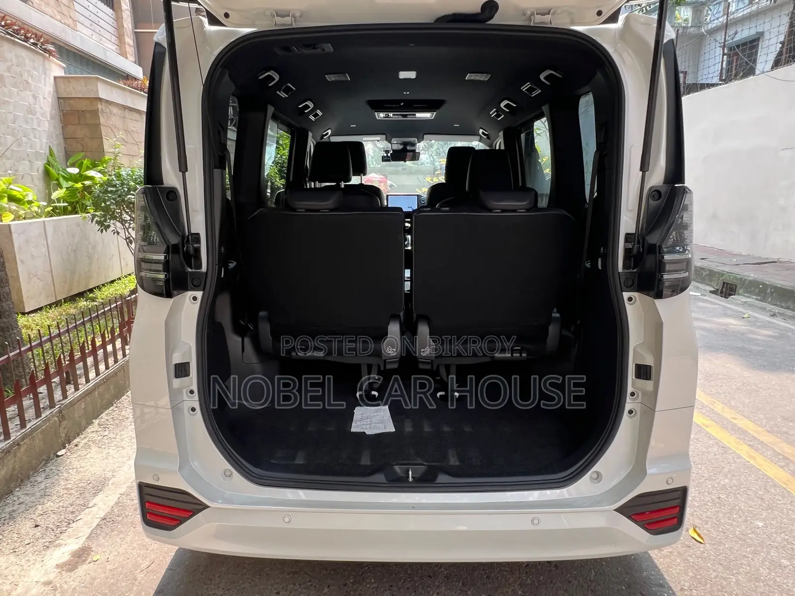 Toyota Voxy 2022 Pearl