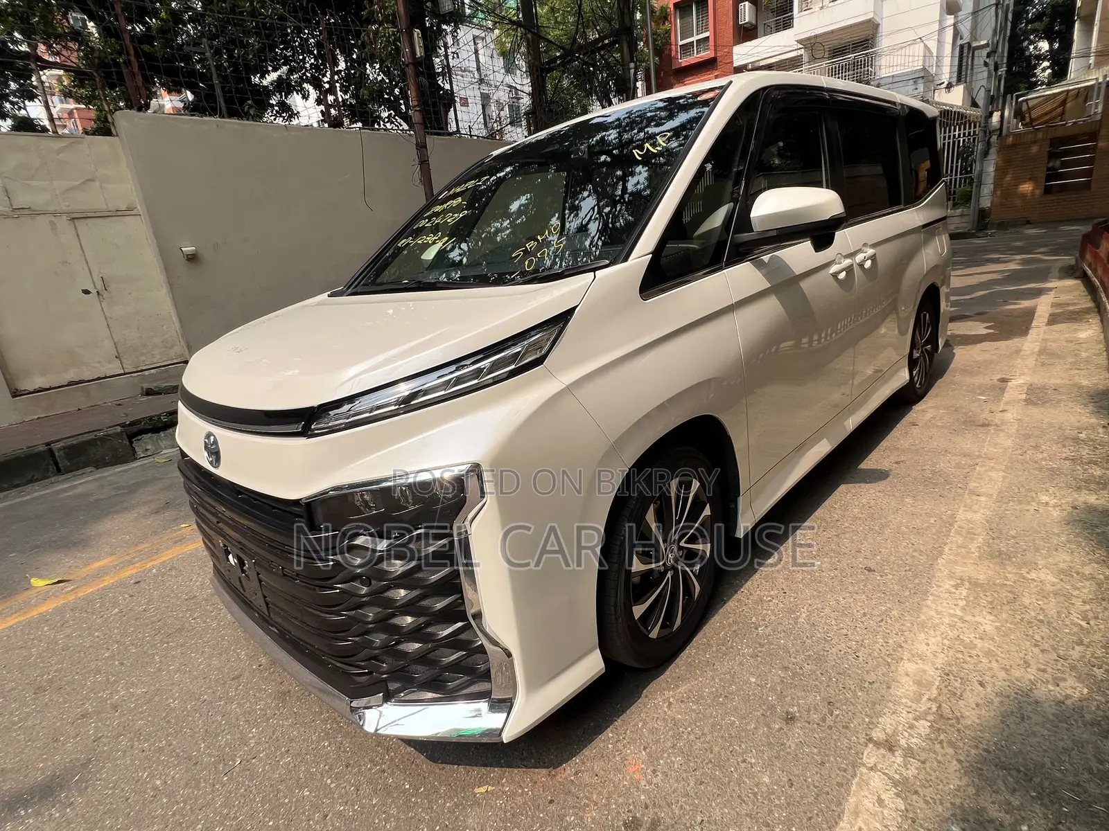 Toyota Voxy 2022 Pearl