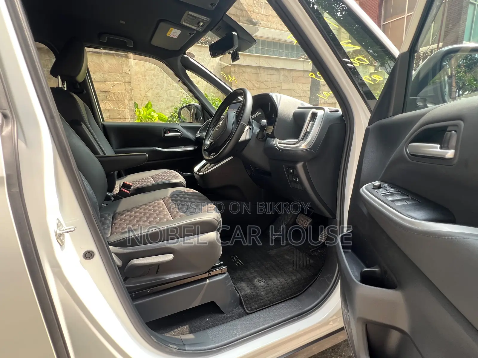 Toyota Voxy 2022 Pearl