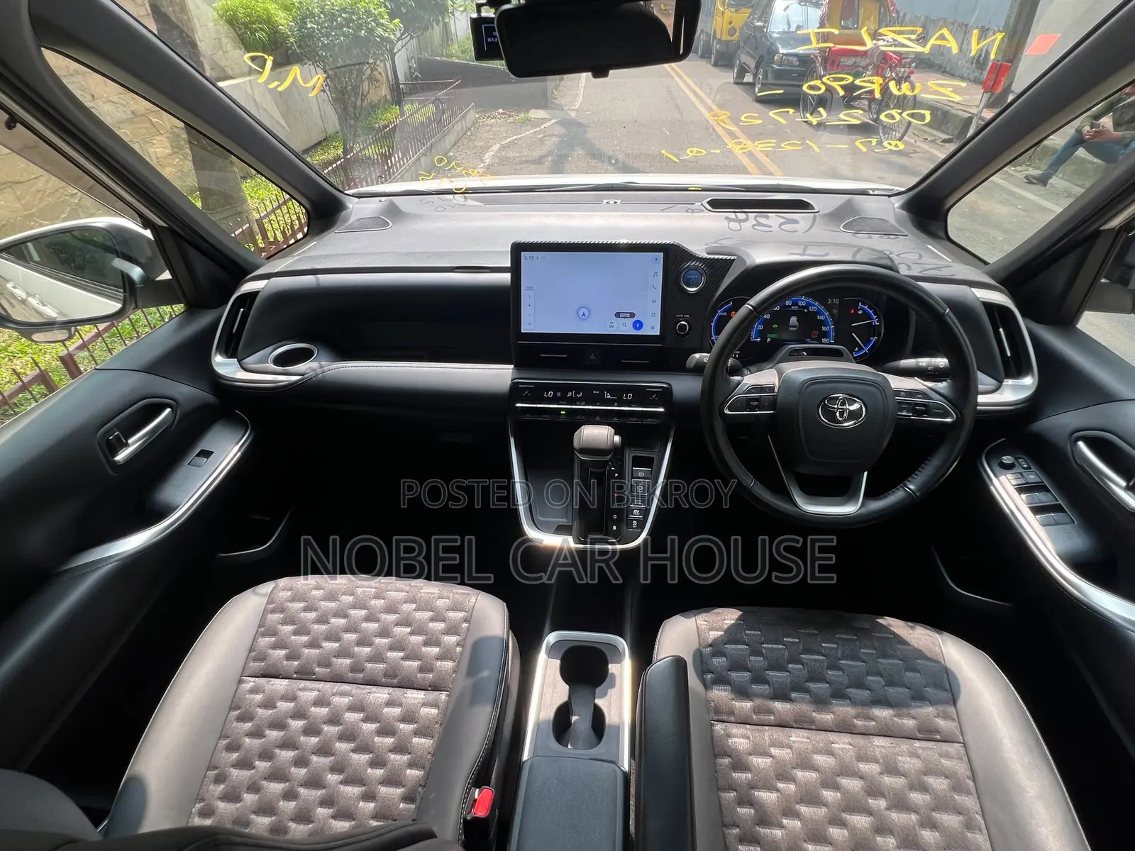 Toyota Voxy 2022 Pearl