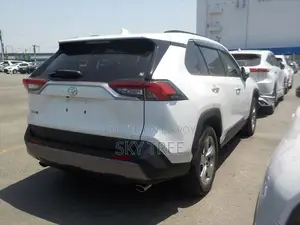 Toyota RAV4 2021 Pearl