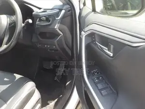 Toyota RAV4 2021 Pearl