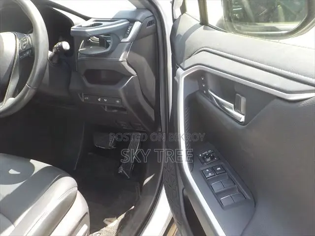 Toyota RAV4 2021 Pearl