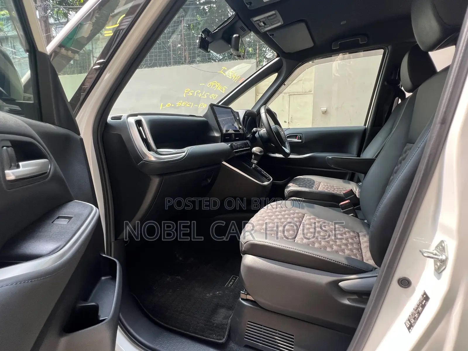 Toyota Voxy 2022 Pearl