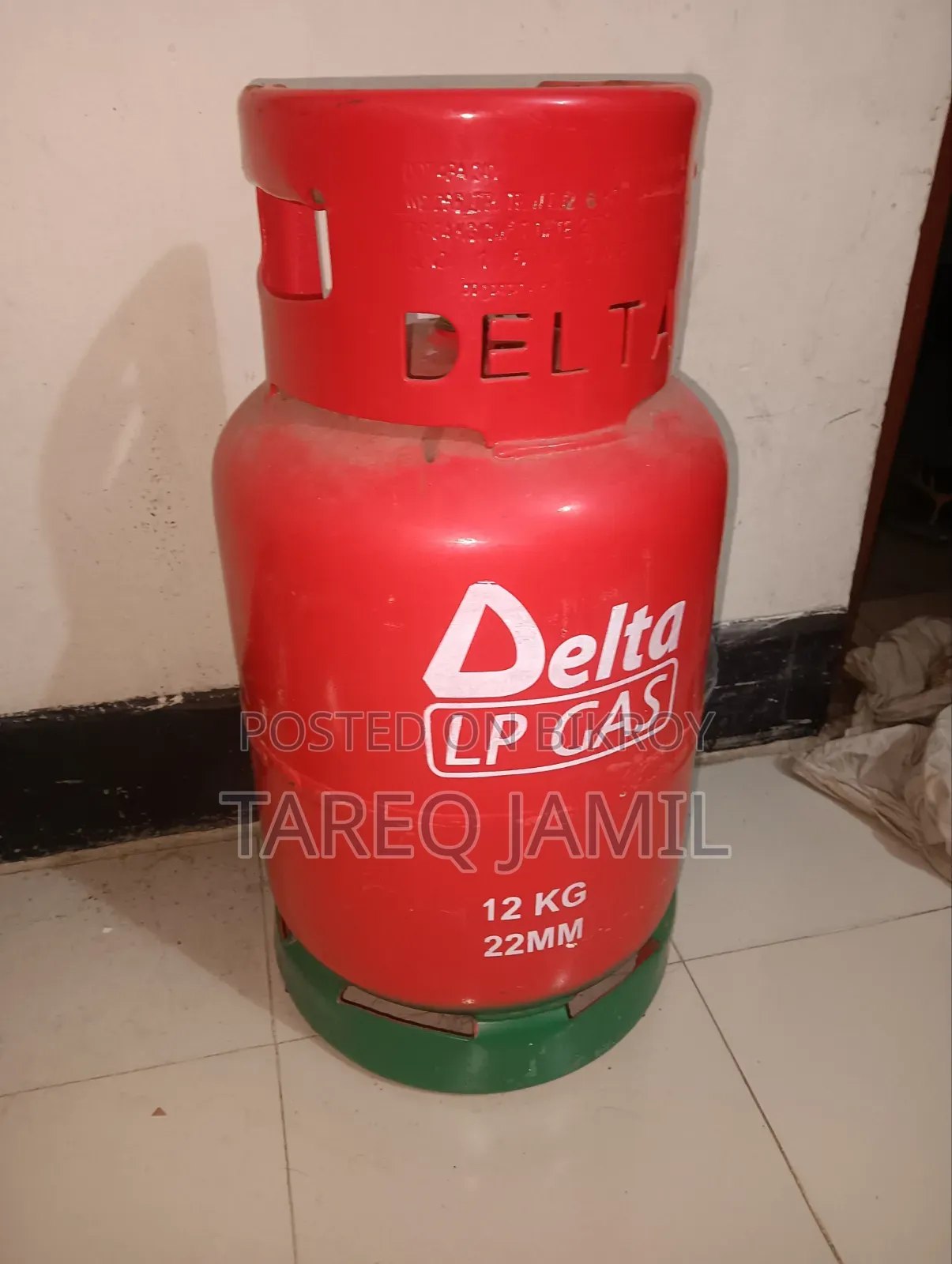 Cylinder with gas and stove.