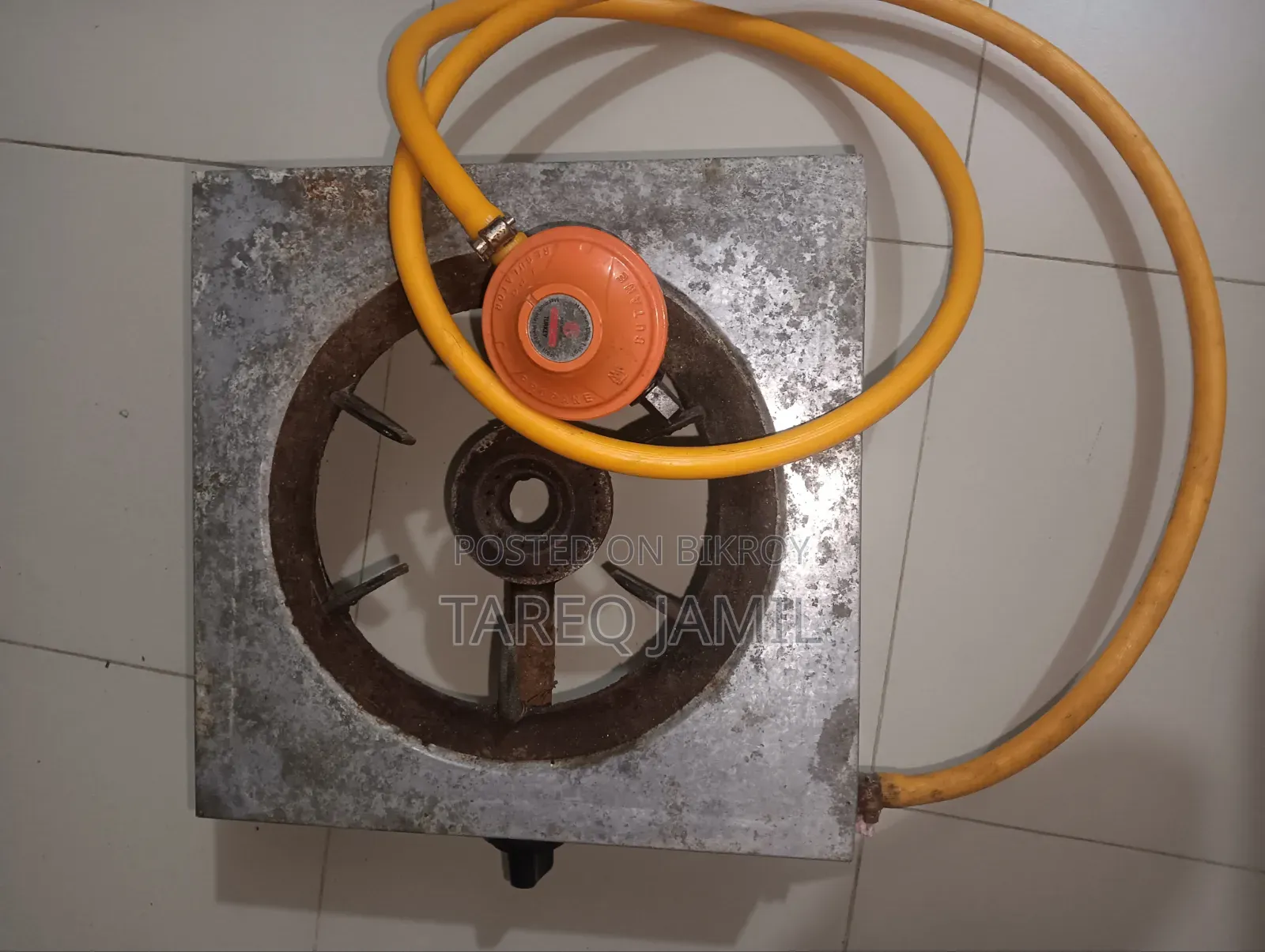 Cylinder with gas and stove.