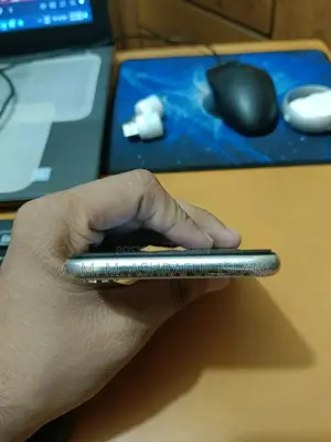 অ্যাপল আইফোন এক্স ২৫৬ জিবি হোয়াইট