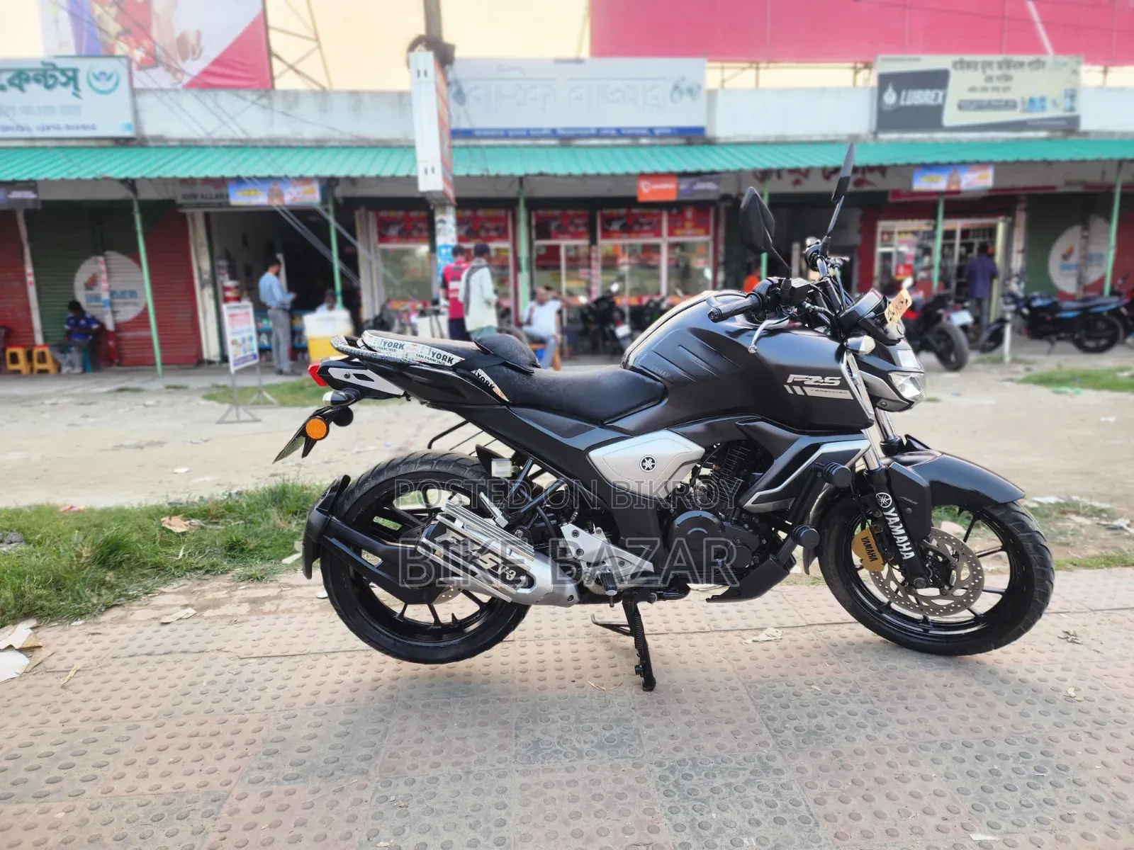 ইয়ামাহা এফজেডএস ভি৩ ২০২২ কালো