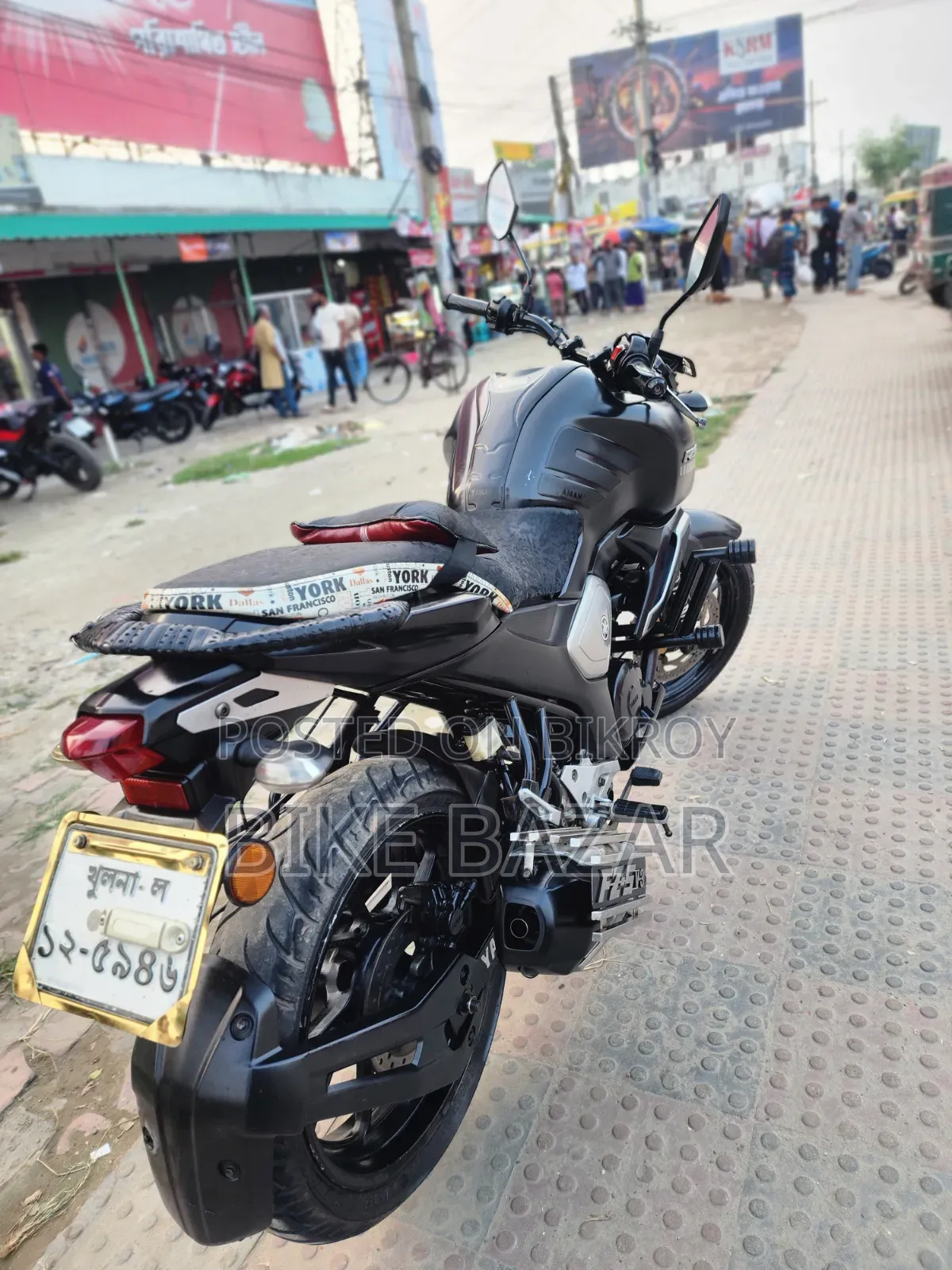 ইয়ামাহা এফজেডএস ভি৩ ২০২২ কালো