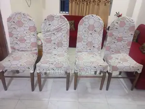 কড়ই কাঠের ৪টি চেয়ার ও ১টি টেবিল বিক্রি হবে