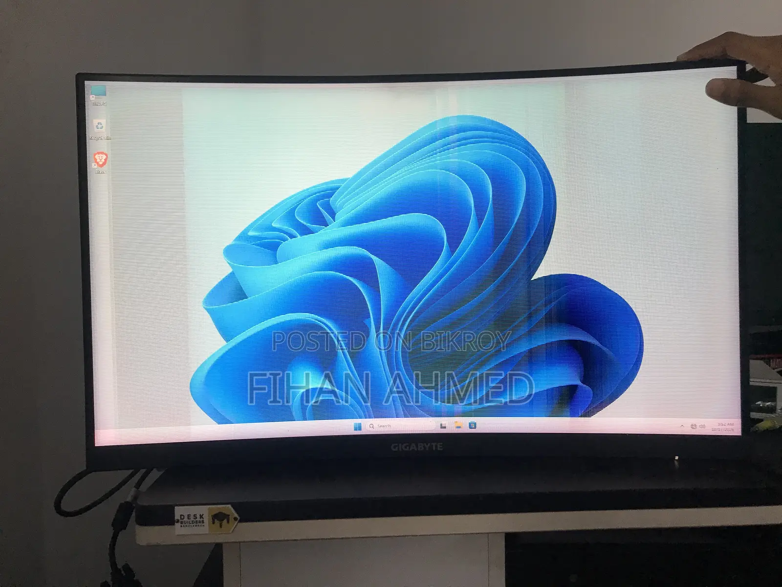 Gigabyte 27" Curved Gaming Monitor (Panel Issue )