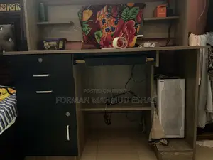 পড়ার টেবিল (দাম আলোচনা সাপেক্ষে)