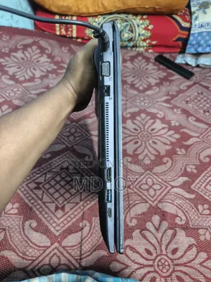 Laptop 4GB Intel Core i3 HDD+SSD 750GB