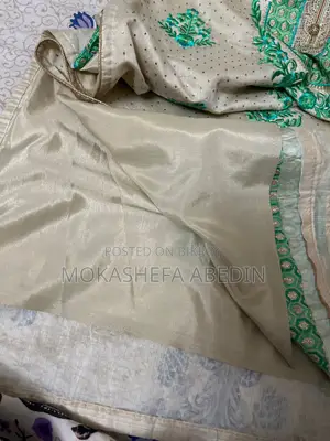 সবুজ এমব্রয়ডারি করা সিল্ক কামিজ থ্রি পিস বিক্রি