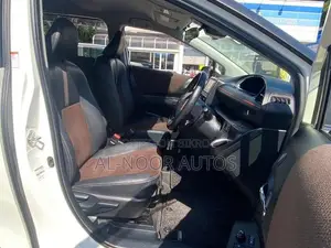 Toyota Sienta 2021 Pearl