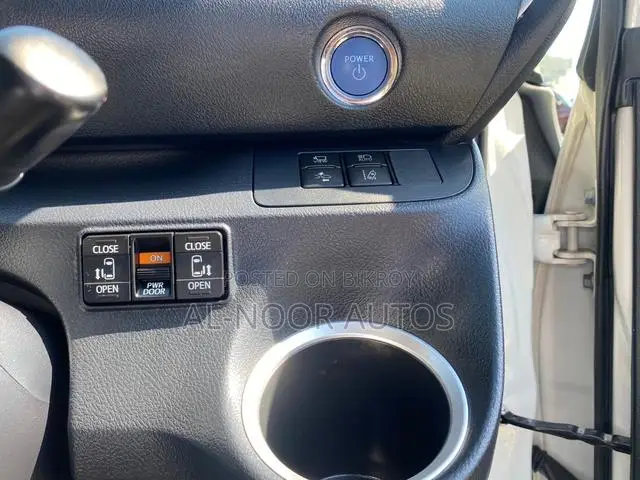 Toyota Sienta 2021 Pearl