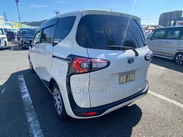 Toyota Sienta 2021 Pearl
