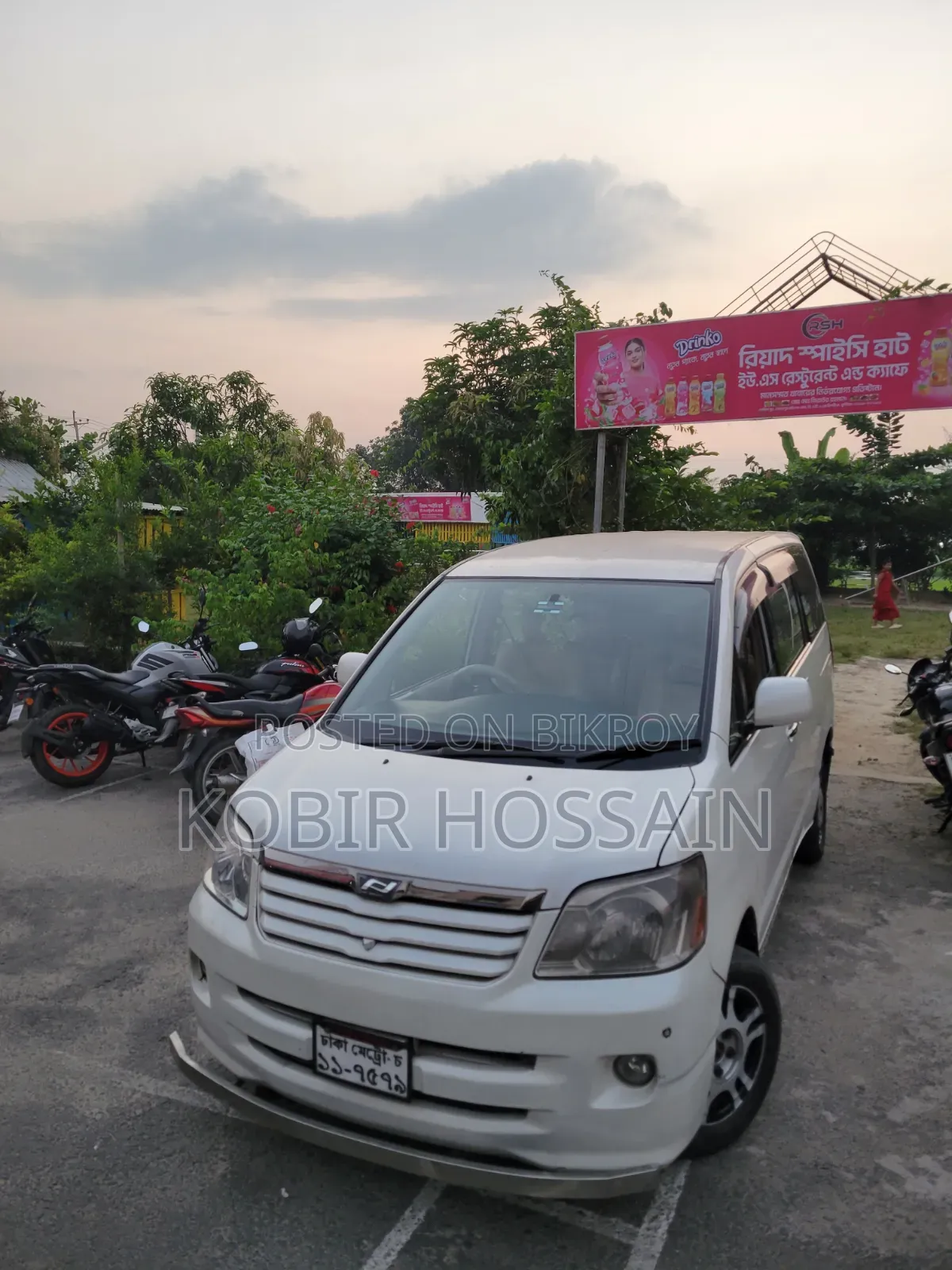 টয়োটা নোয়া ২০০২ হোয়াইট