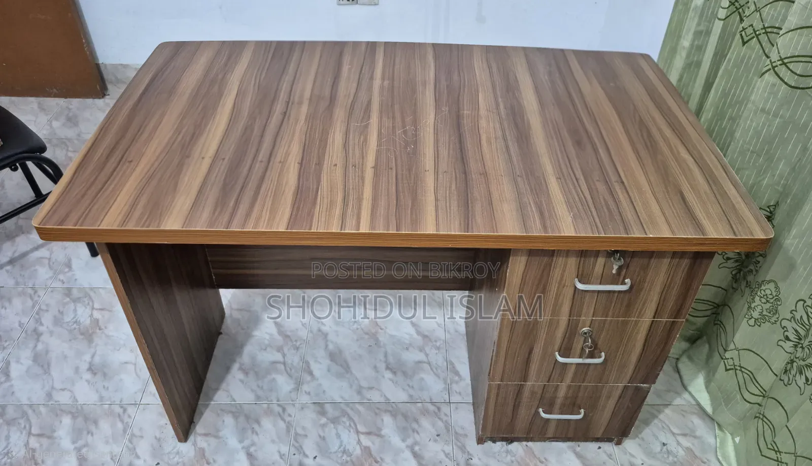 টেবিল ( অফিস বা পড়ার জন্য)