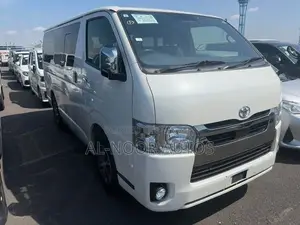 Toyota HiAce 2022