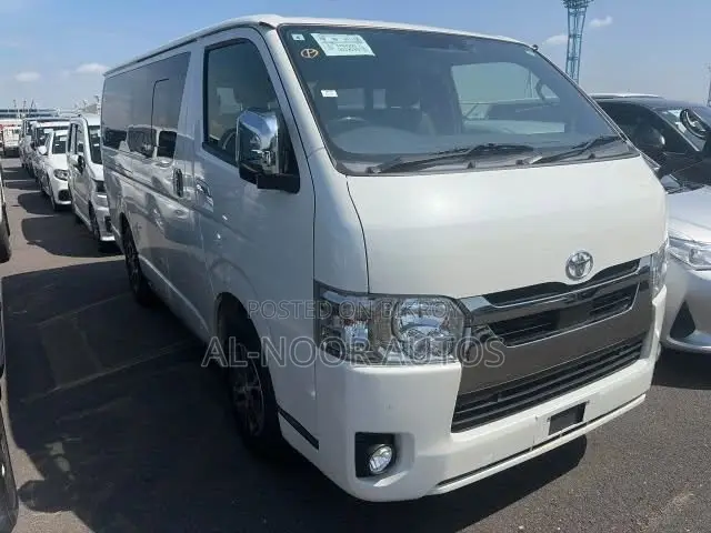 Toyota HiAce 2022