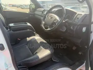 Toyota HiAce 2022