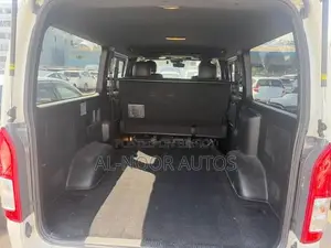 Toyota HiAce 2022