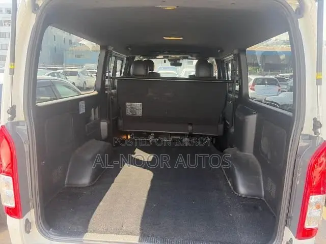 Toyota HiAce 2022