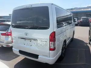 Toyota HiAce 2022