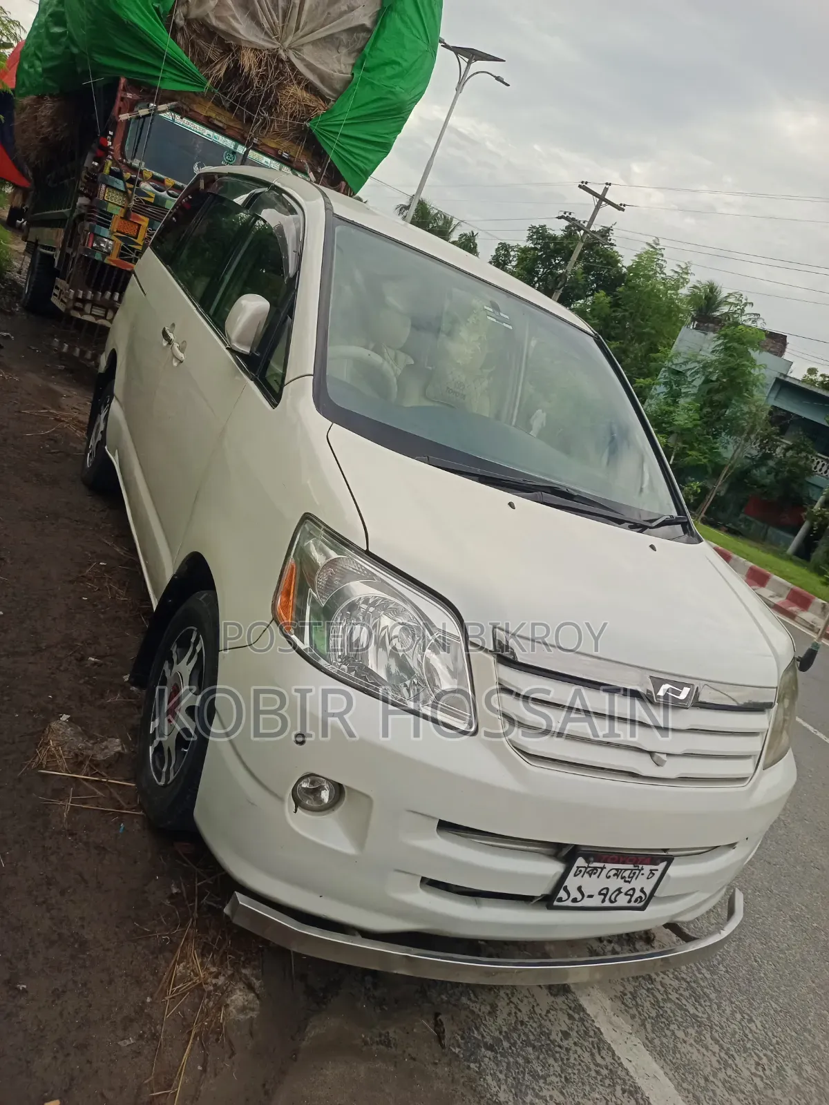 টয়োটা নোয়া ২০০২ হোয়াইট