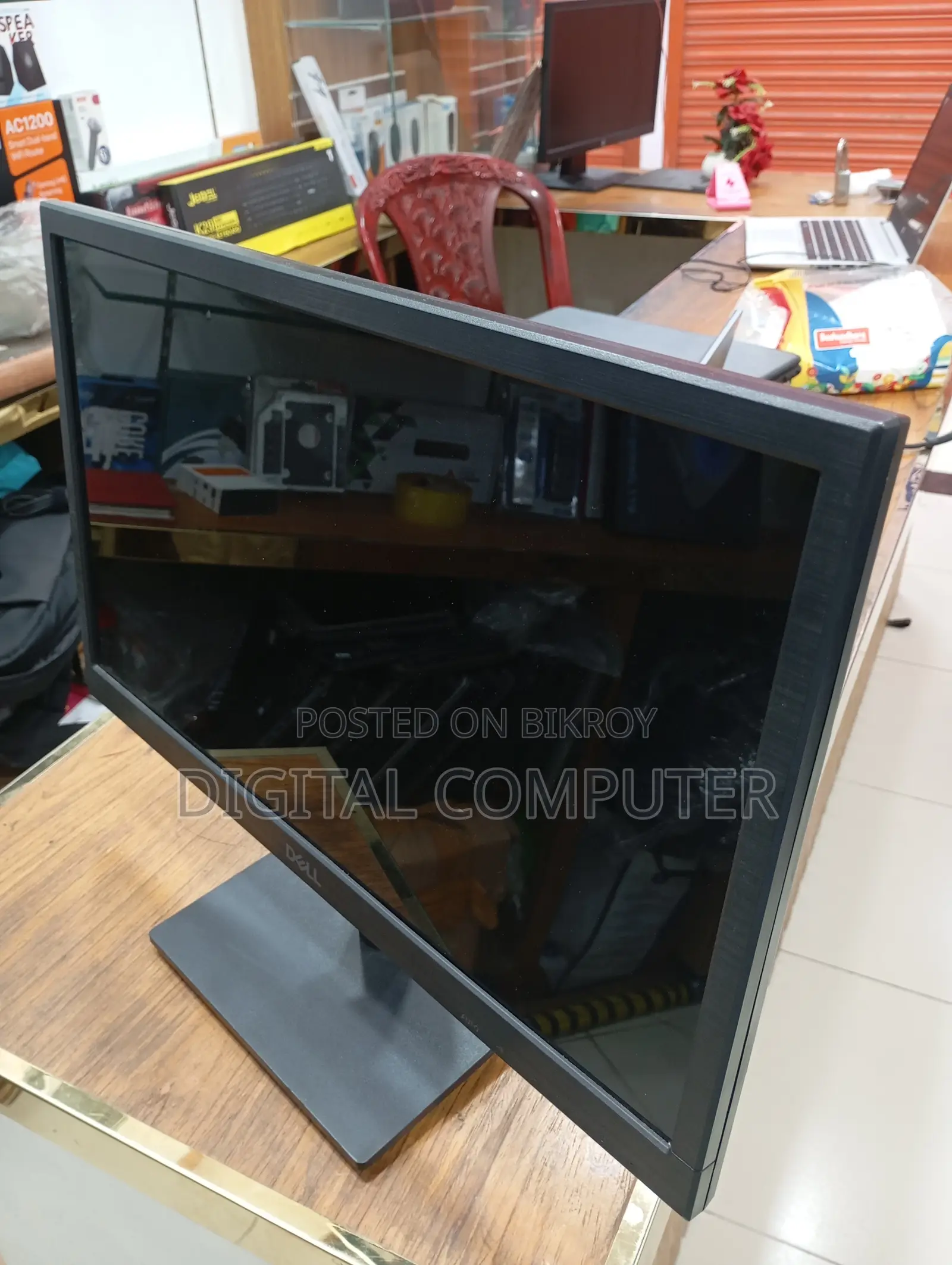 Dell 19" Full Fresh Glossy Display Monitor