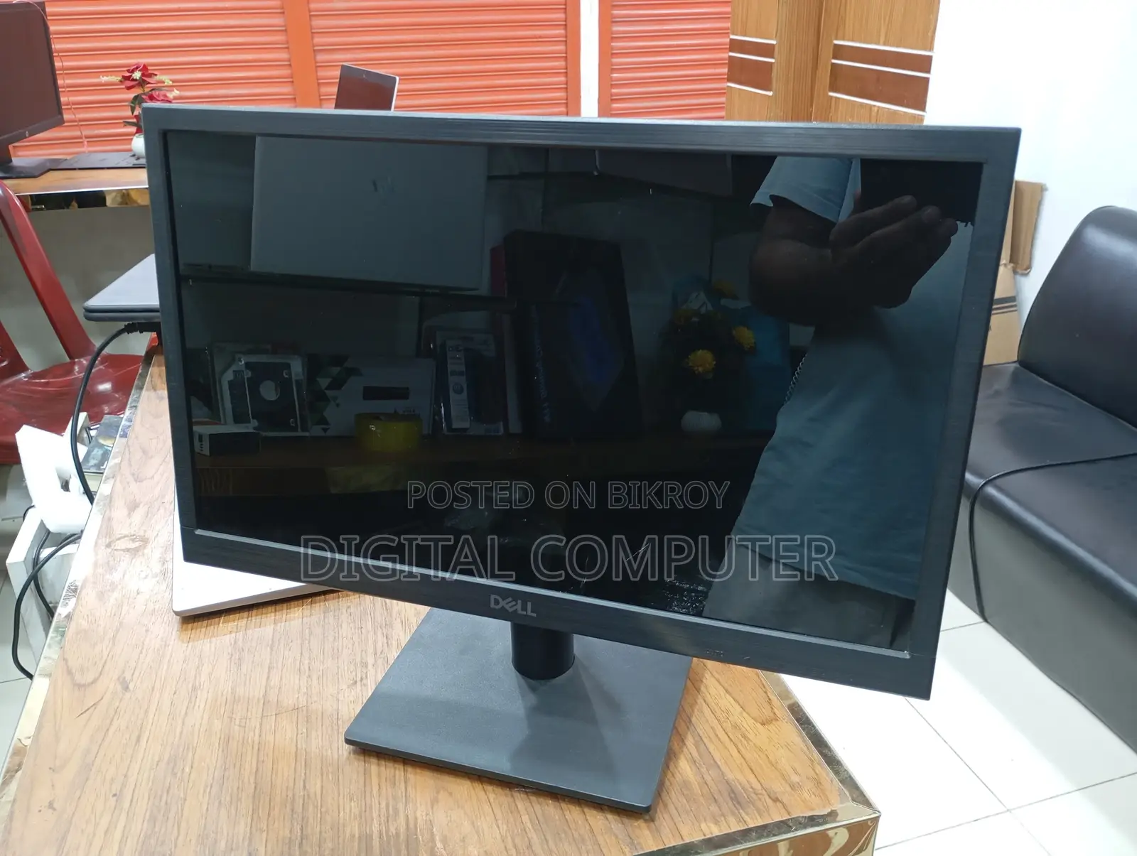 Dell 19" Full Fresh Glossy Display Monitor