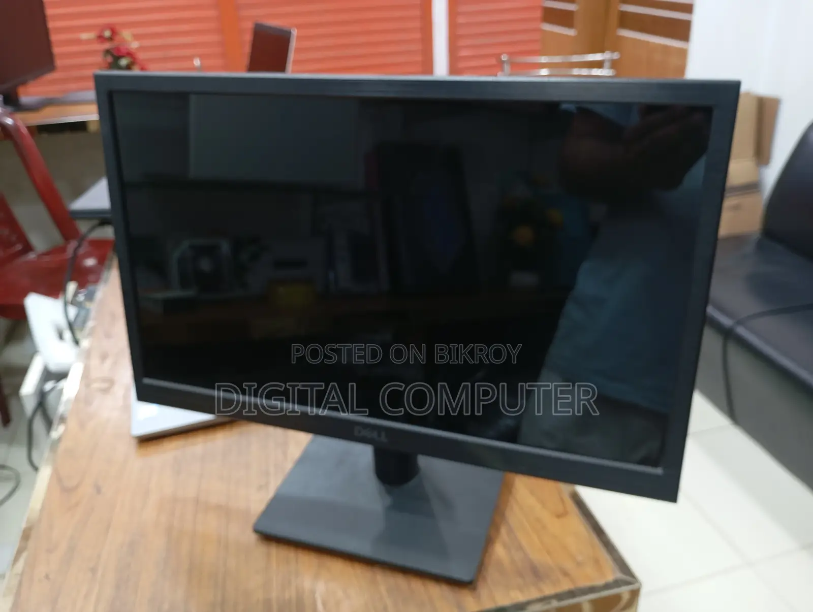 Dell 19" Full Fresh Glossy Display Monitor