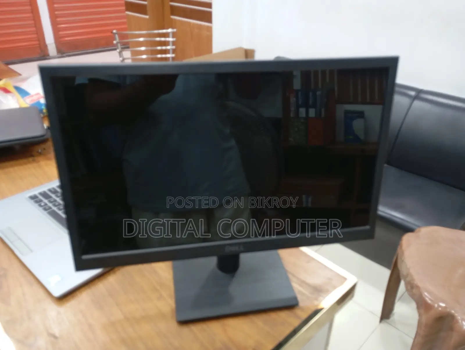 Dell 19" Full Fresh Glossy Display Monitor