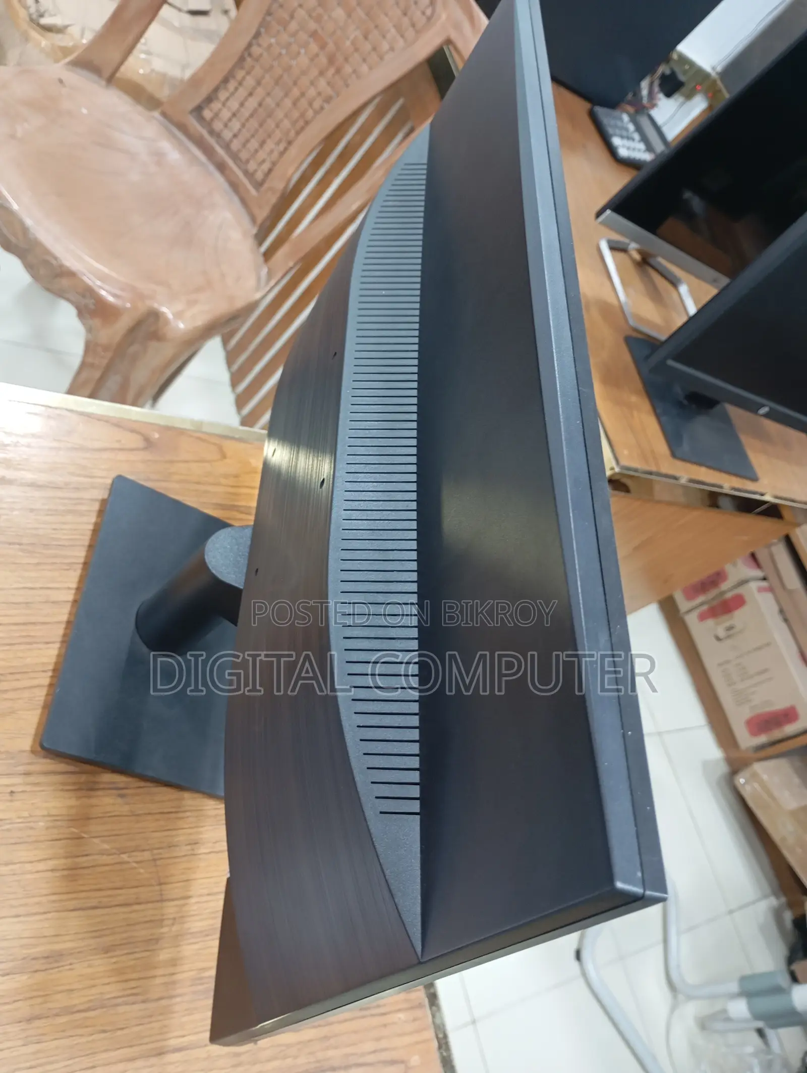 Dell 19" Full Fresh Glossy Display Monitor