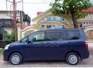 Toyota Noah 2.0 143hp FWD (7 Seater) 2013 Blue