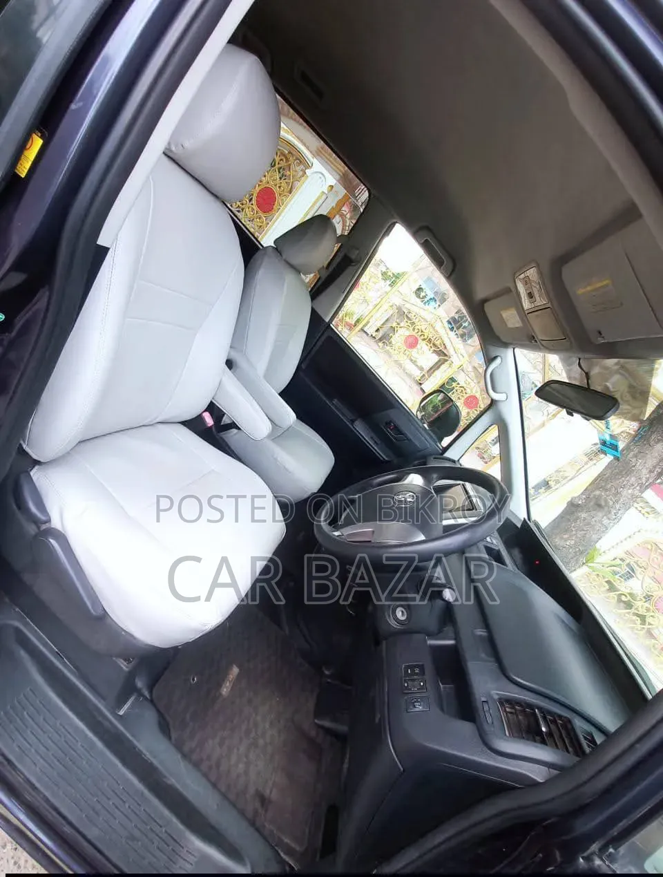 Toyota Noah 2.0 143hp FWD (7 Seater) 2013 Blue