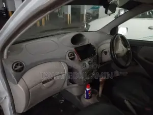 Toyota Platz 2000 Silver