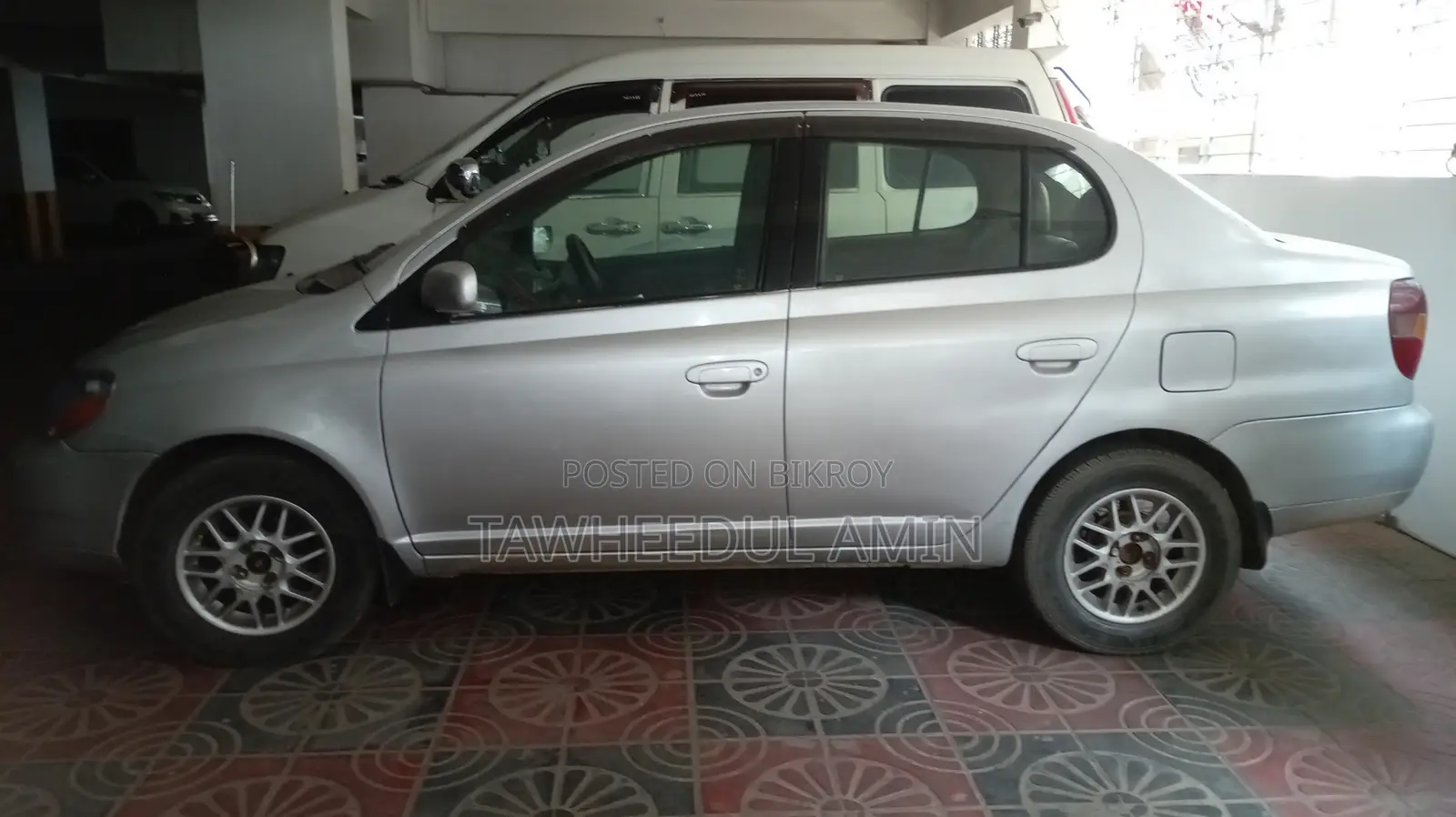 Toyota Platz 2000 Silver