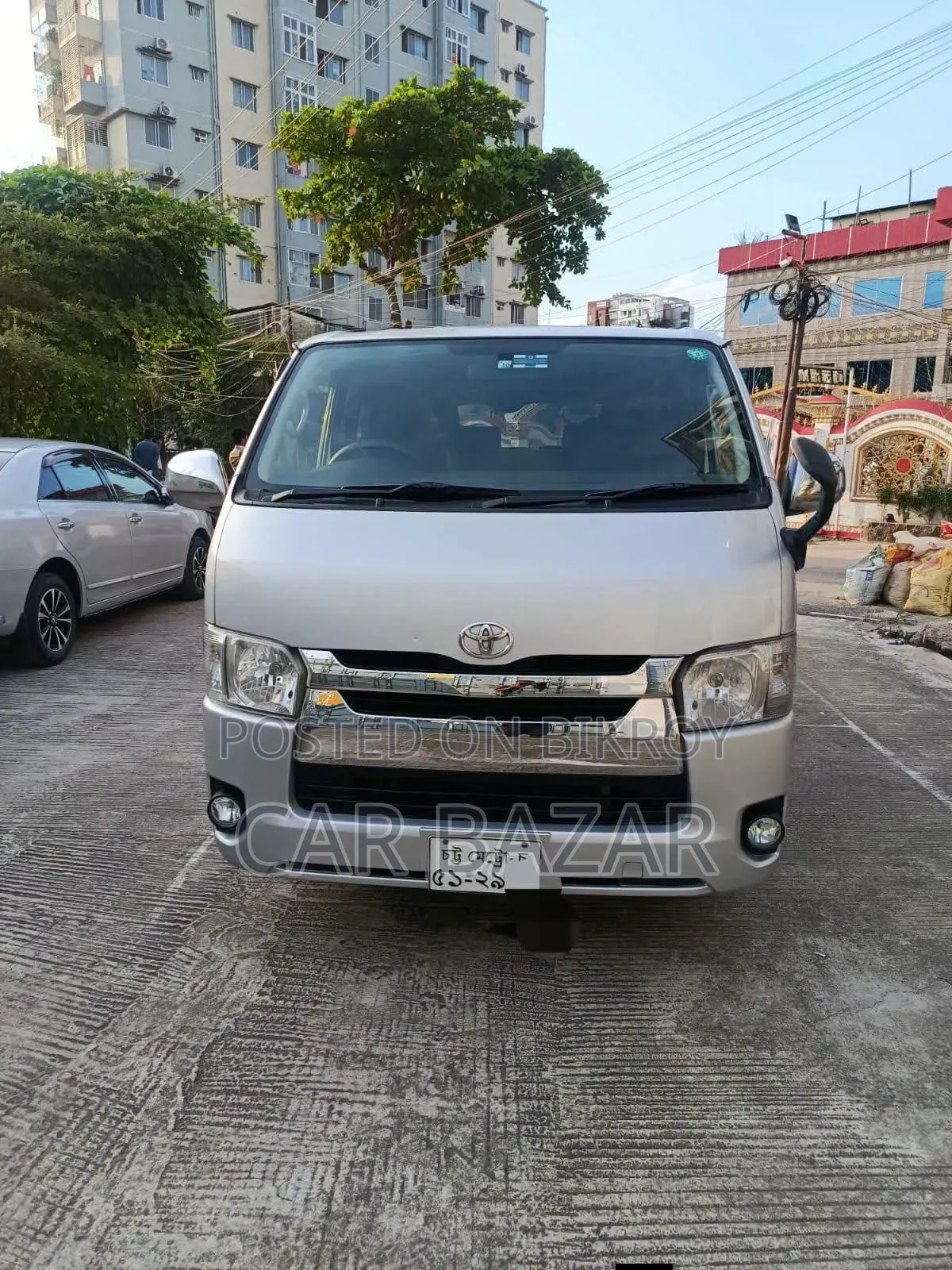 Toyota HiAce 2016 Silver