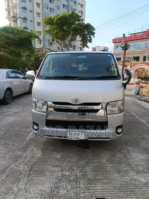 Toyota HiAce 2016 Silver