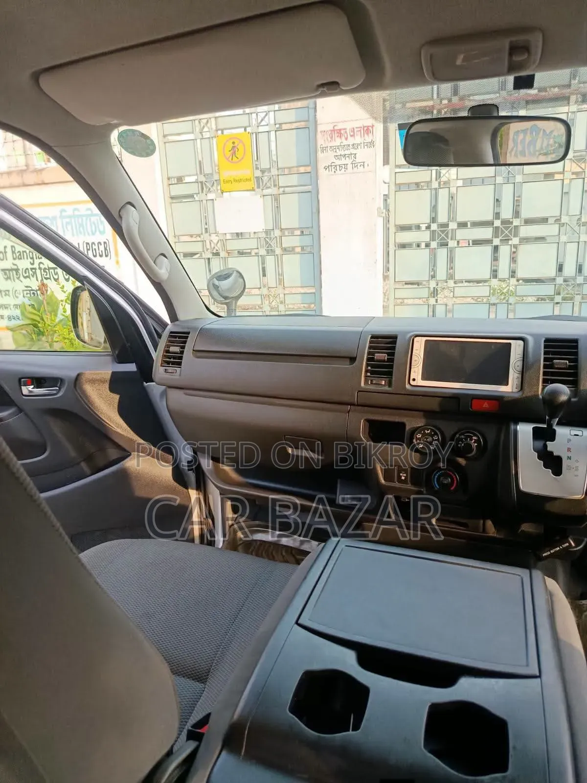 Toyota HiAce 2016 Silver