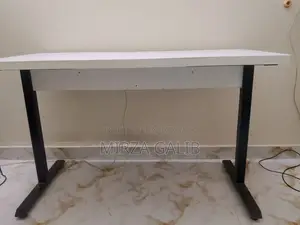 হোয়াইট পিসি টেবিল