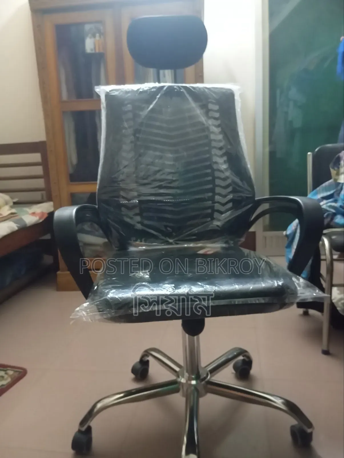নতুন চেয়ার
