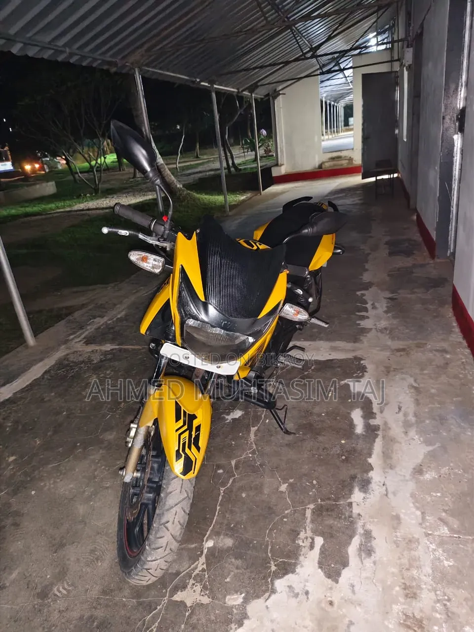 TVS Apache RTR 160 2V 2018 Yellow