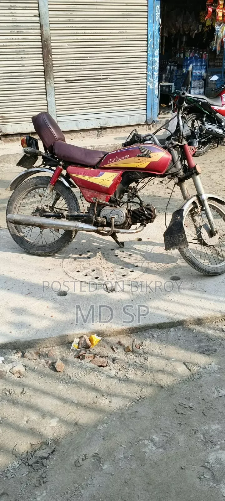 হোন্ডা ২০০৫ রেড